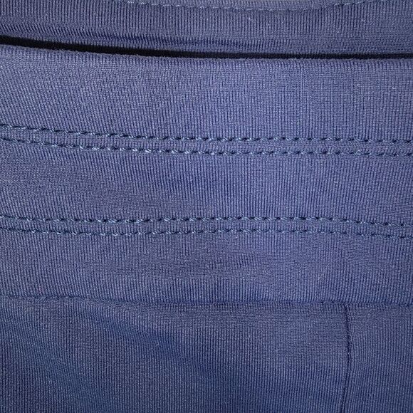 Chico's ZENERGY Seamed Knit Crop Pants Navy Blue Size 1 (Medium) - Picture 3 of 6
